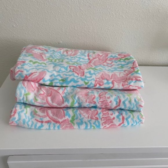 3 pieces of Lilly Pulitzer Lobstah Roll beach Towels - Picture 6 of 6